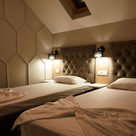 Amico Hotel Пристина Екстериор снимка