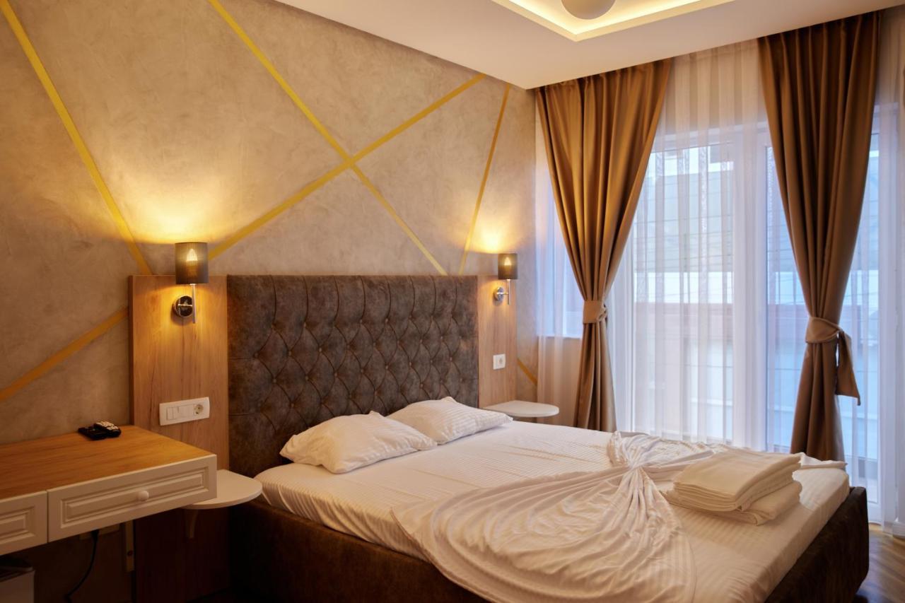 Amico Hotel Пристина Екстериор снимка