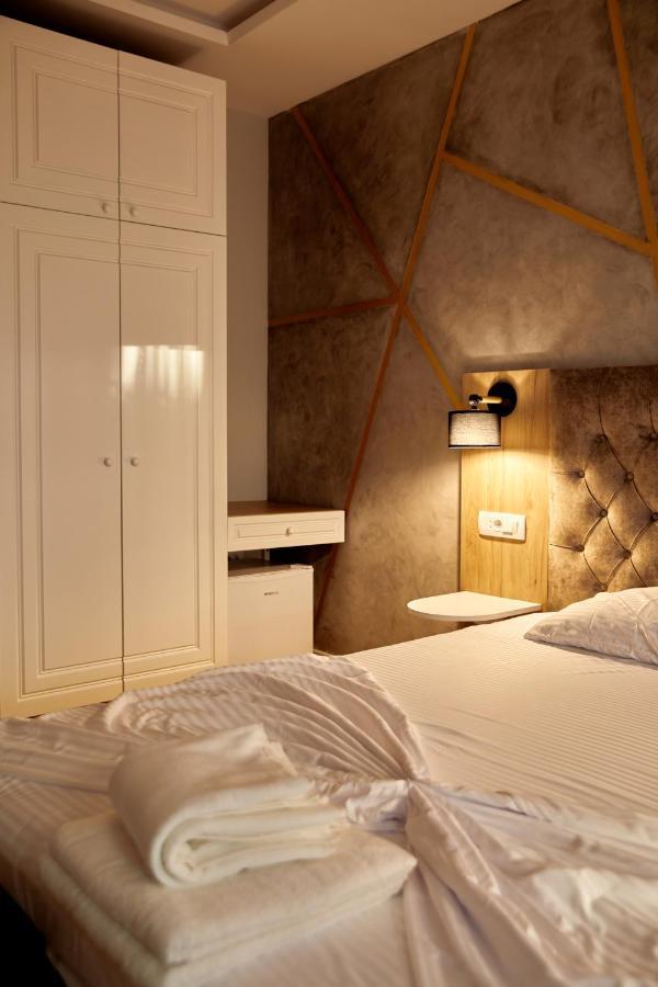 Amico Hotel Пристина Екстериор снимка