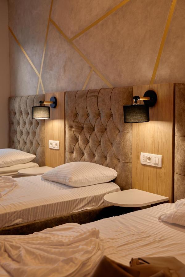Amico Hotel Пристина Екстериор снимка