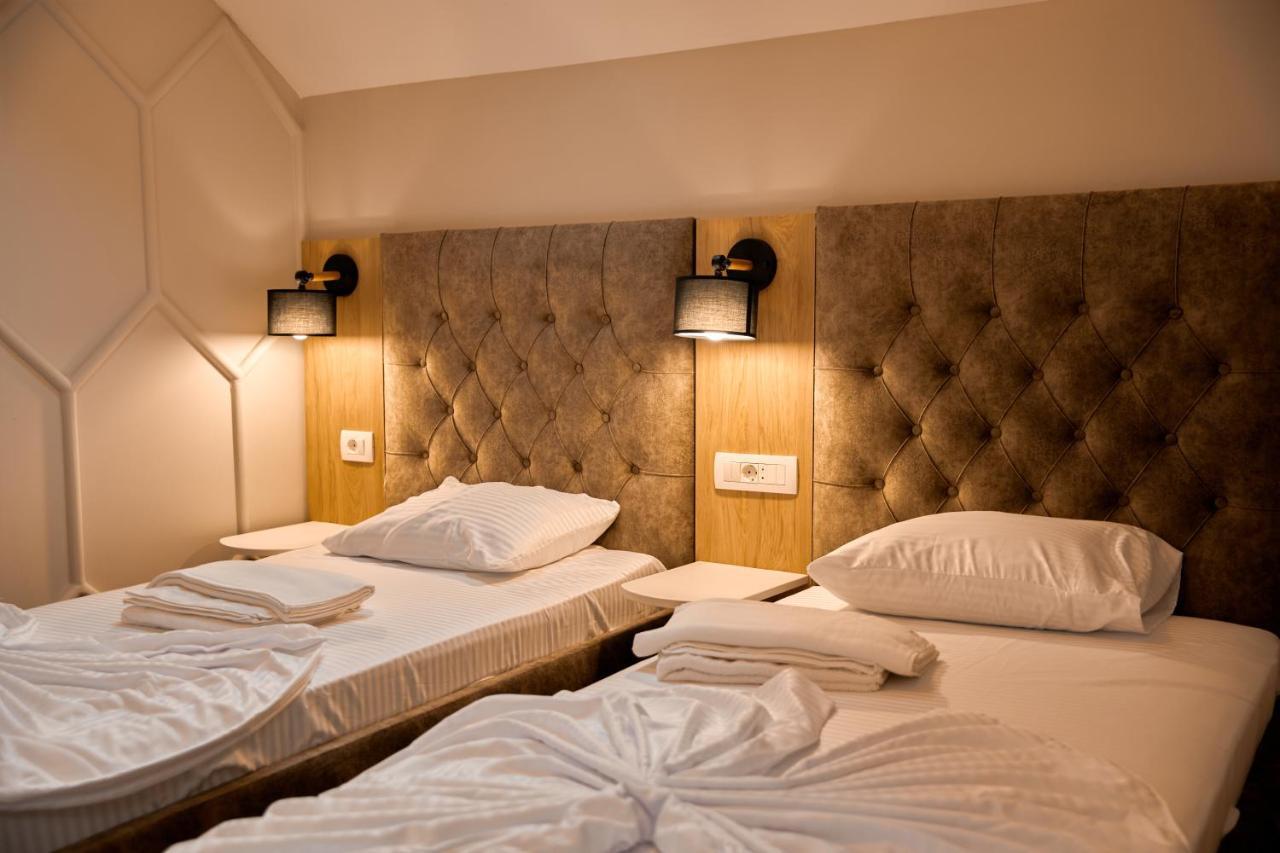 Amico Hotel Пристина Екстериор снимка
