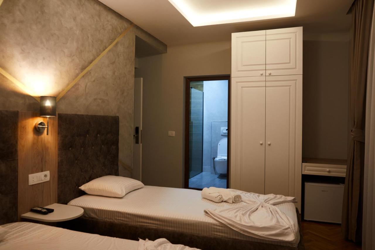 Amico Hotel Пристина Екстериор снимка