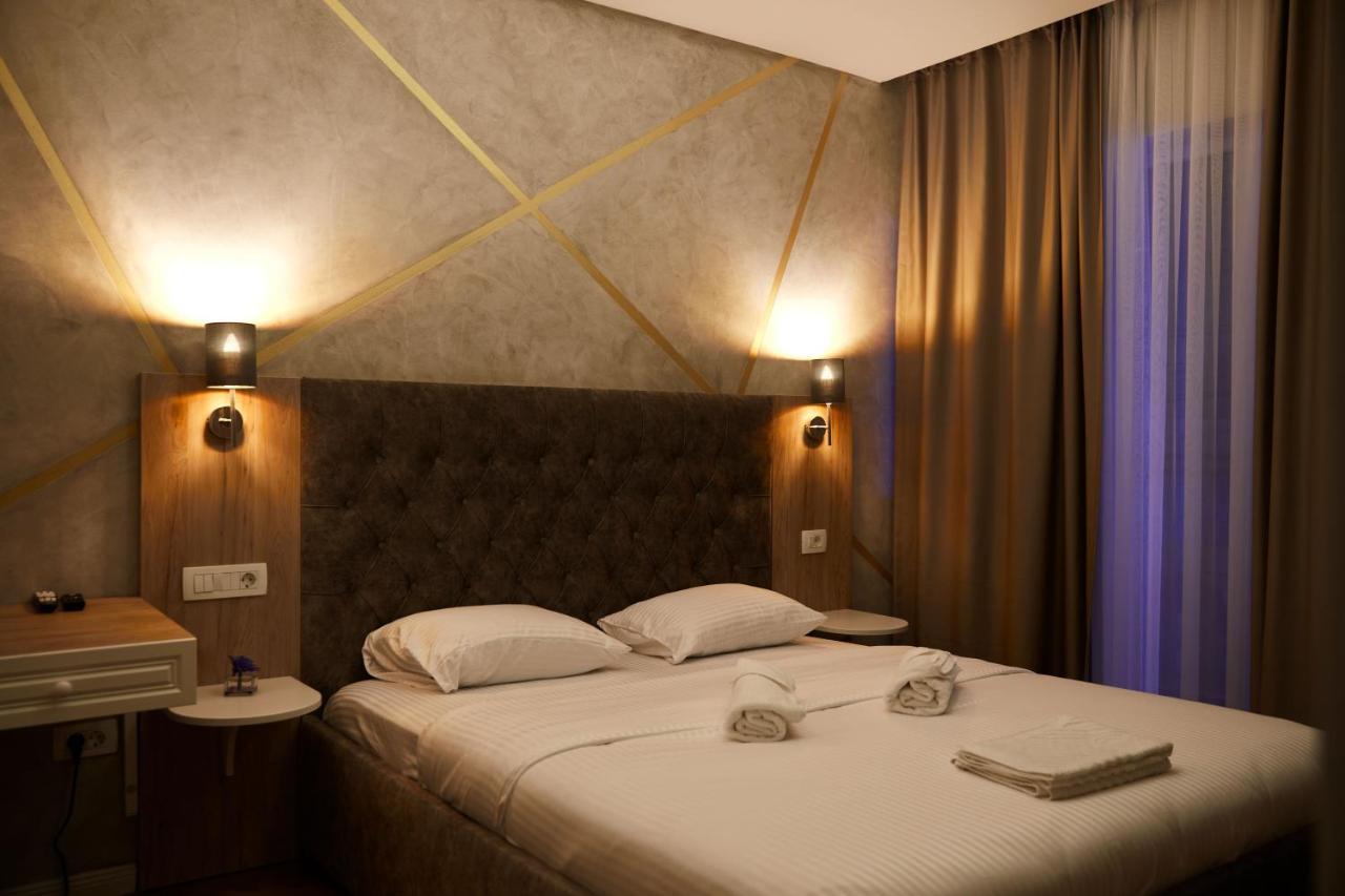 Amico Hotel Пристина Екстериор снимка