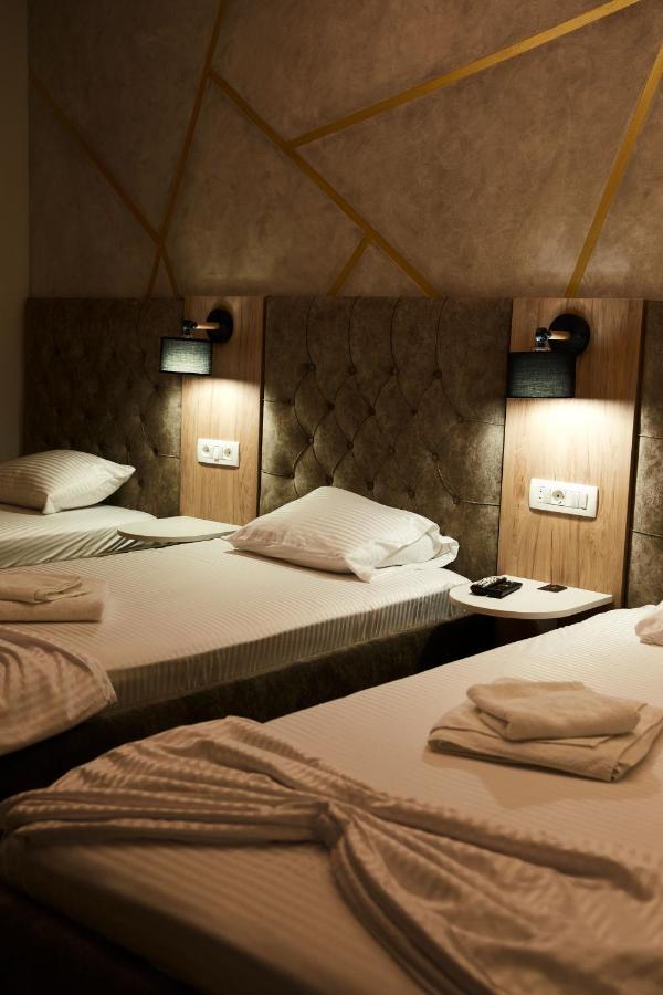 Amico Hotel Пристина Екстериор снимка