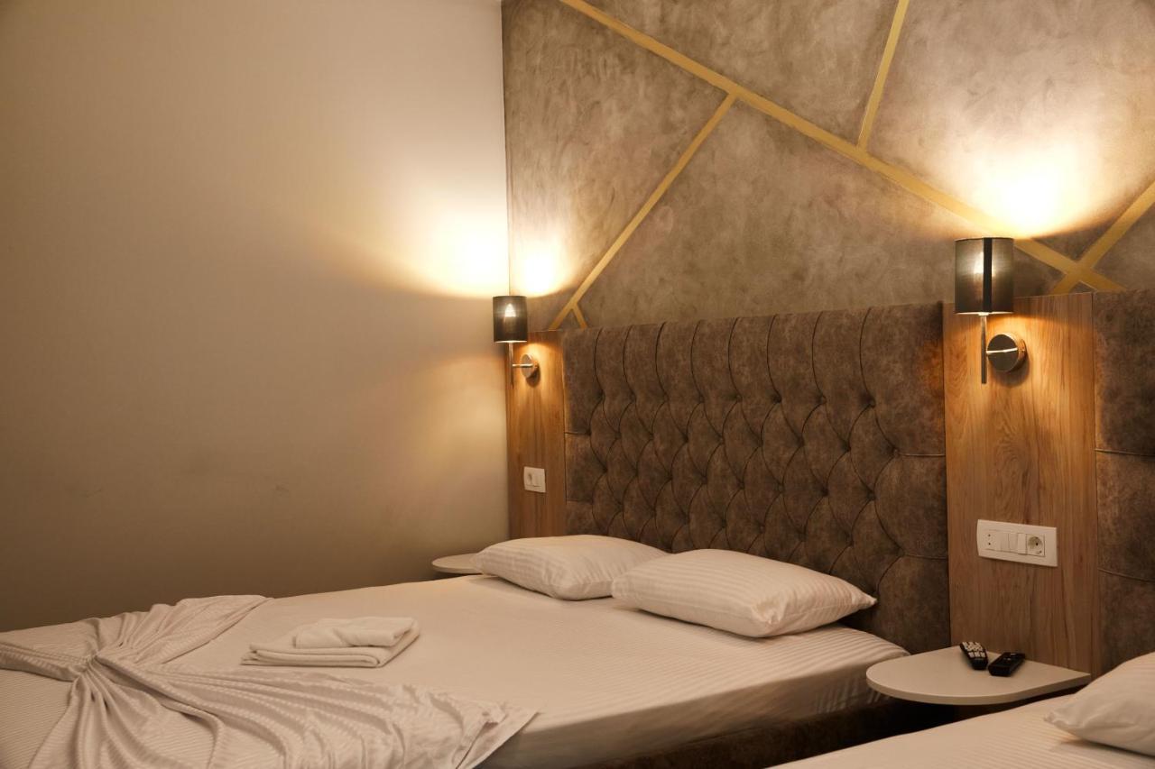 Amico Hotel Пристина Екстериор снимка