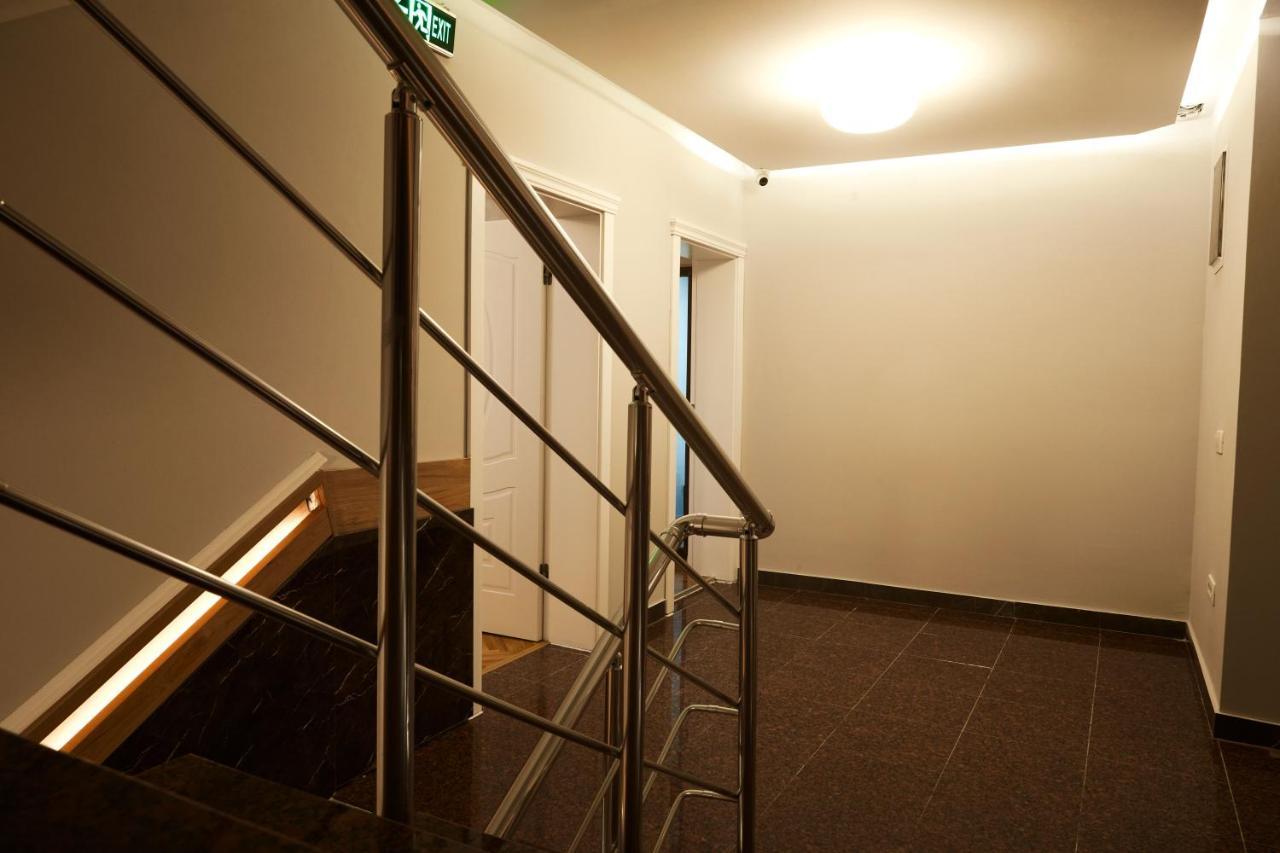 Amico Hotel Пристина Екстериор снимка