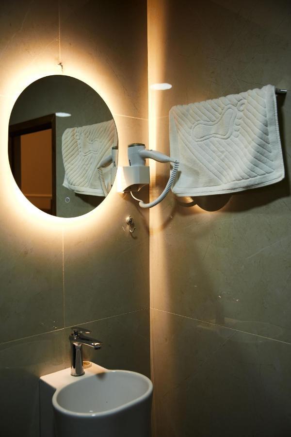 Amico Hotel Пристина Екстериор снимка